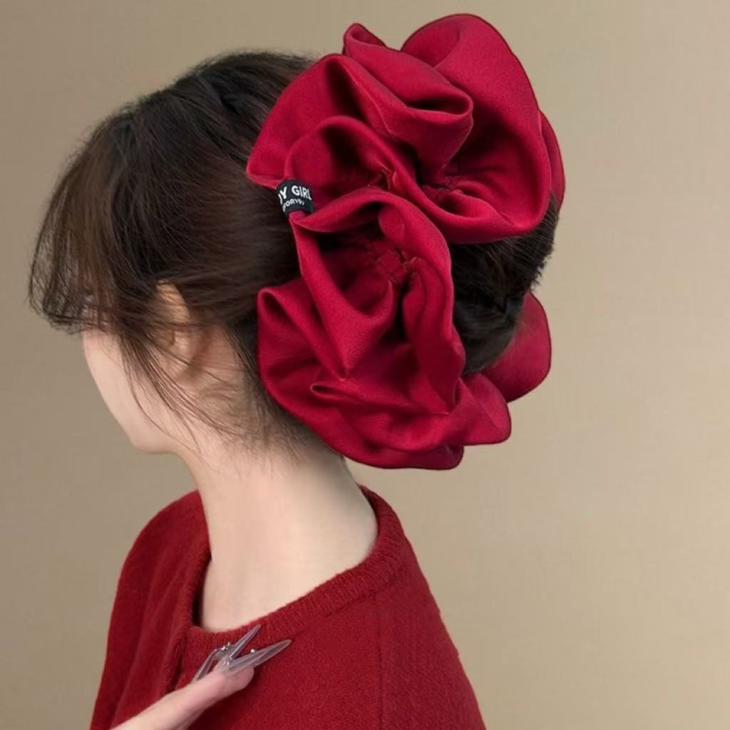 Hair Tie Velvet - ยางรัดผมกำมะหยี่ขนาดใหญ่ – สีแดงและดำ สไตล์มินิมอลย้อนยุค ยางรัดผมเนื้อนุ่ม พร้อมพื้นผิวขนกำมะหยี่
