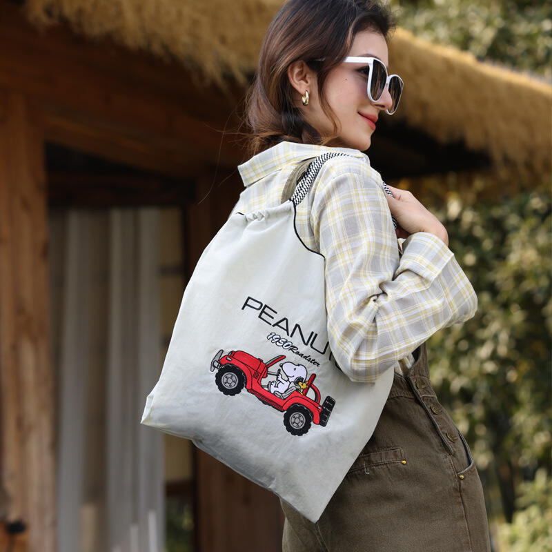 Accessories Brand For Women - กระเป๋าสะพายไหล่ผู้หญิงแบบสะพายข้าง ขนาดใหญ่ ลายปักสนูปปี้ วัสดุไนลอน สำหรับฤดูร้อน เหมาะสำหรับเดินทางและช้อปปิ้ง