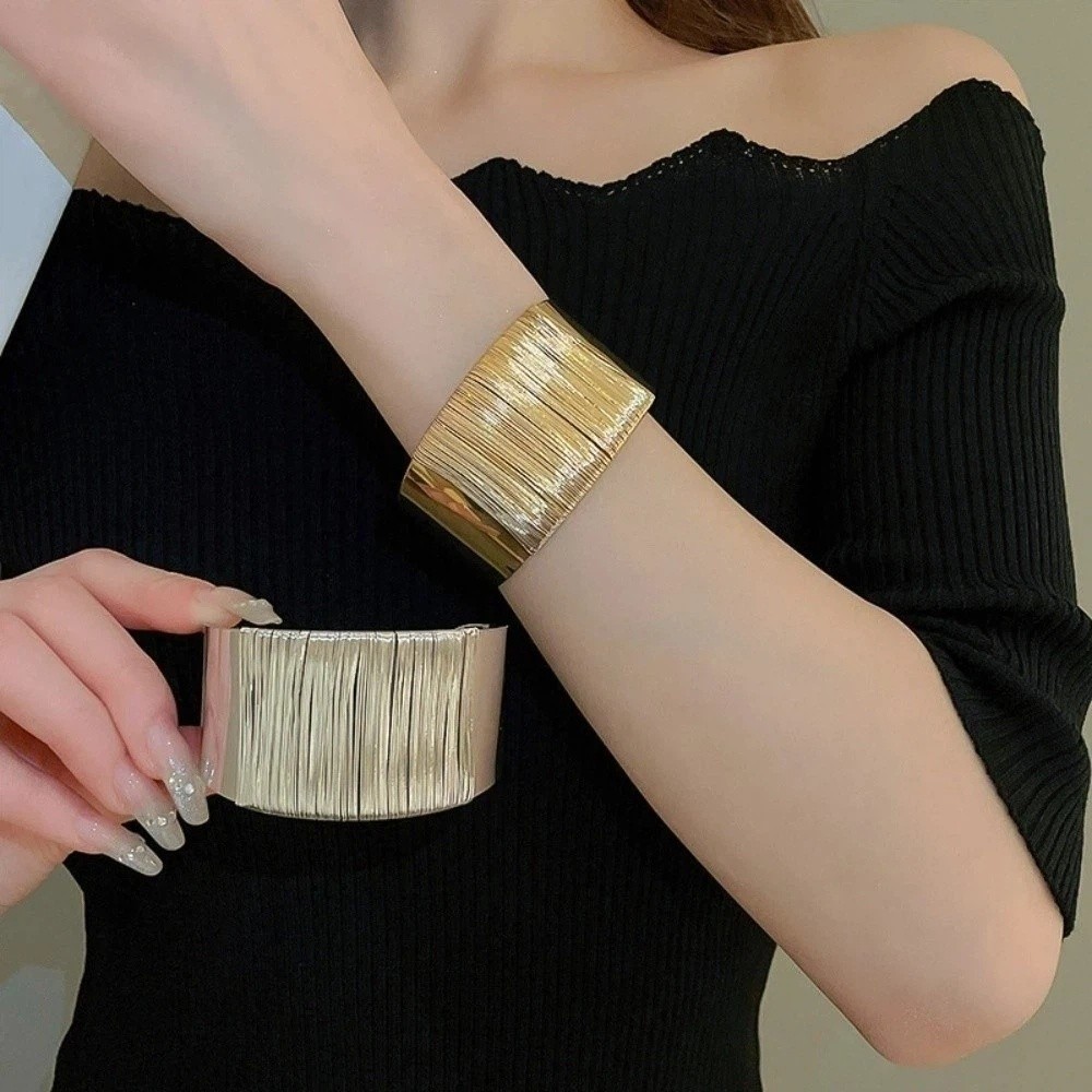 กำไลข้อมือโลหะผสมแบบกลวง ปากกว - Women Accessories Drawing บทวิจารณ์และราคา