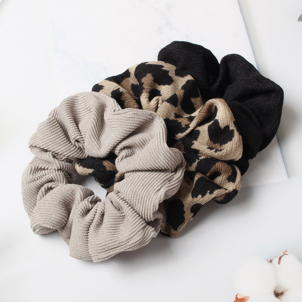 เสือดาวพิมพ์ Scrunchie ฤดูใบไม - Hair Tie Velvet บทวิจารณ์และราคา