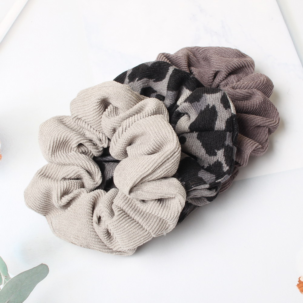 เสือดาวพิมพ์ Scrunchie ฤดูใบไม - Hair Tie Velvet บทวิจารณ์และราคา