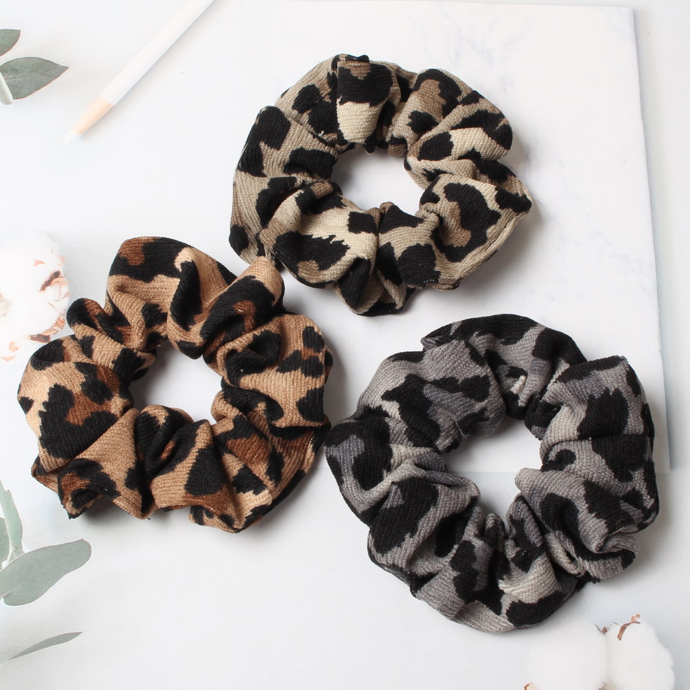 เสือดาวพิมพ์ Scrunchie ฤดูใบไม - Hair Tie Velvet บทวิจารณ์และราคา