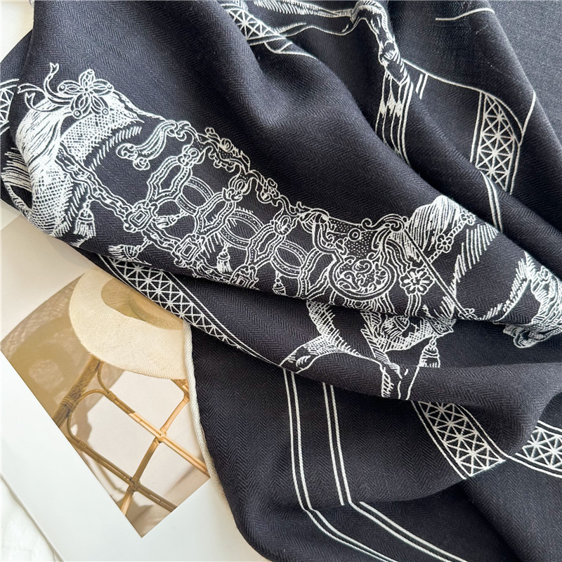 Black Horse Wool Silk Blend ผ้ - Accessories Brand For Women บทวิจารณ์และราคา