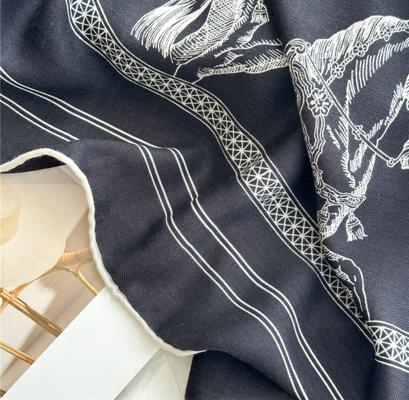 Black Horse Wool Silk Blend ผ้ - Accessories Brand For Women บทวิจารณ์และราคา