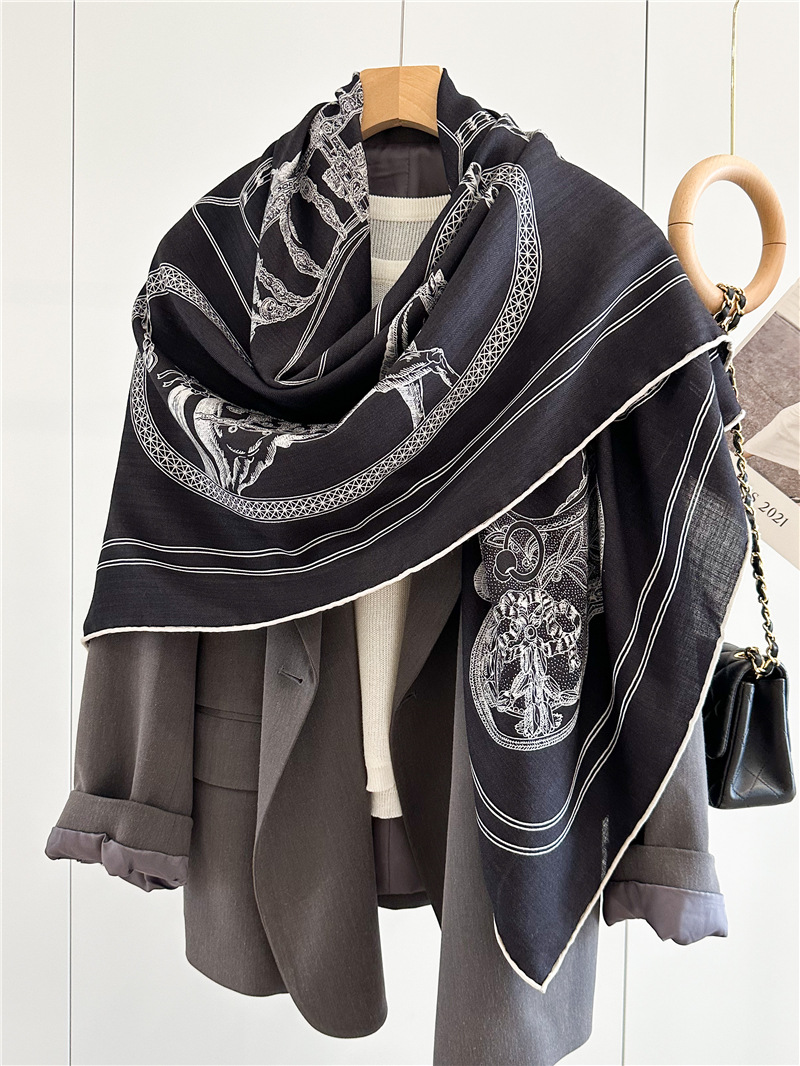 Black Horse Wool Silk Blend ผ้ - Accessories Brand For Women บทวิจารณ์และราคา