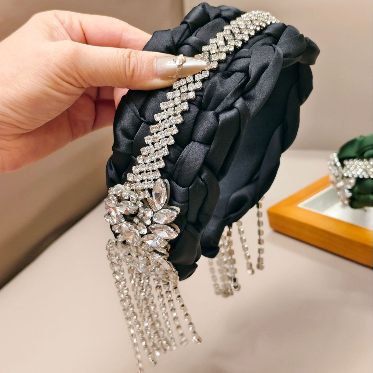 ที่คาดผมถักประดับพู่ห้อยคริสตั - Women Accessories Sale บทวิจารณ์และราคา